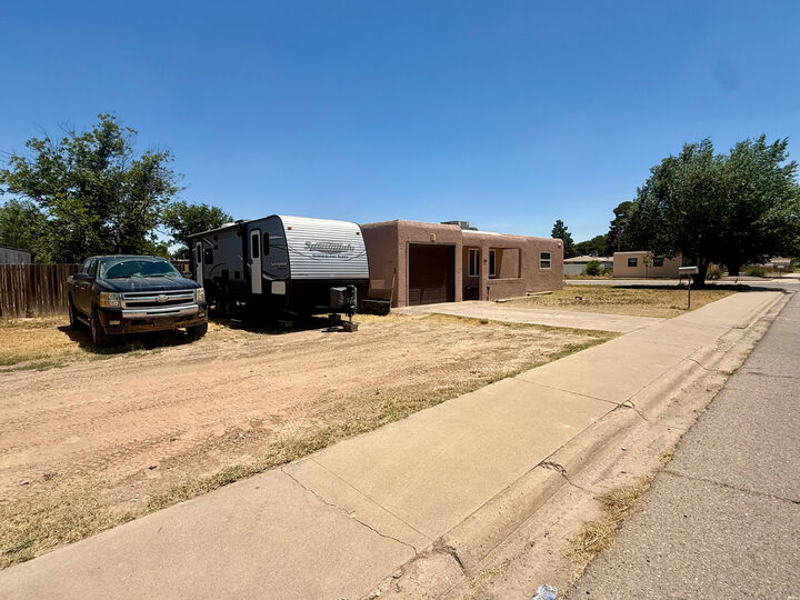 Property Photo:  1107 S 11th St  NM 88210 