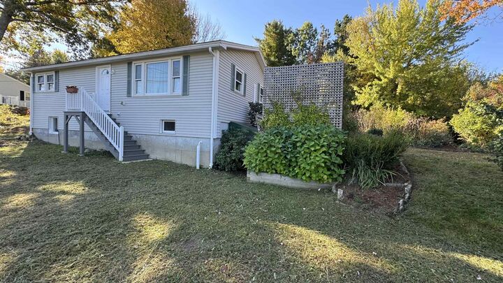 Property Photo:  5 Meadow Lane  NH 03045 