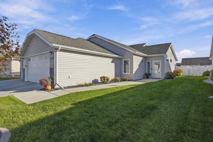 Property Photo:  413 38th Avenue E  ND 58078 