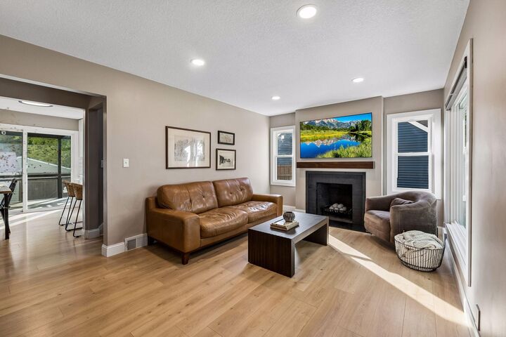 Property Photo:  3233 Edgewood Avenue S  MN 55426 