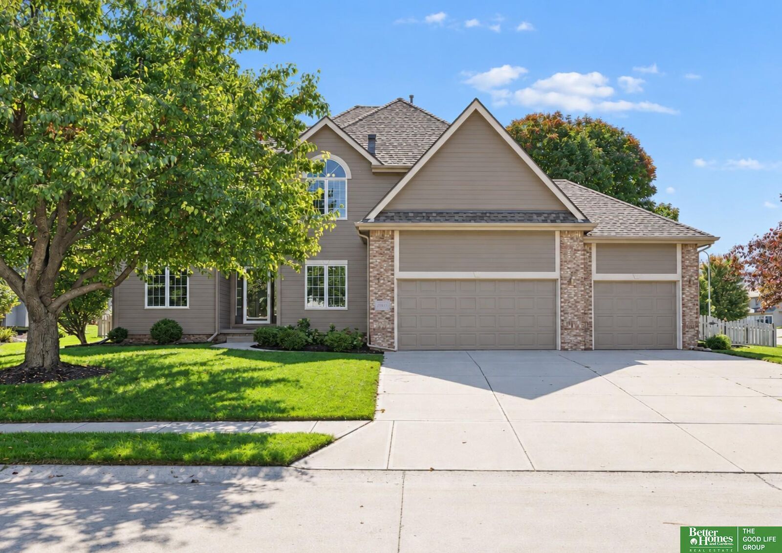 Property Photo: 15935 Newport Avenue NE 68116