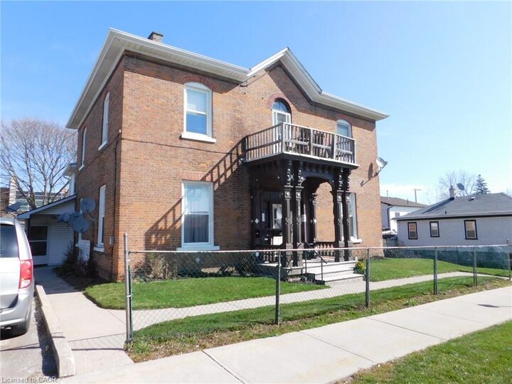 Property Photo:  209 West Street 4  ON N3Y 1S9 