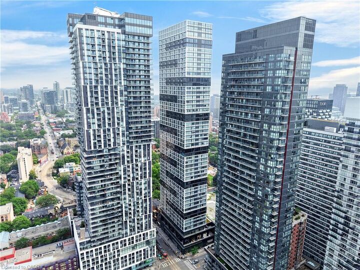 Property Photo:  181 Dundas Street E 807  ON M5A 1Z4 