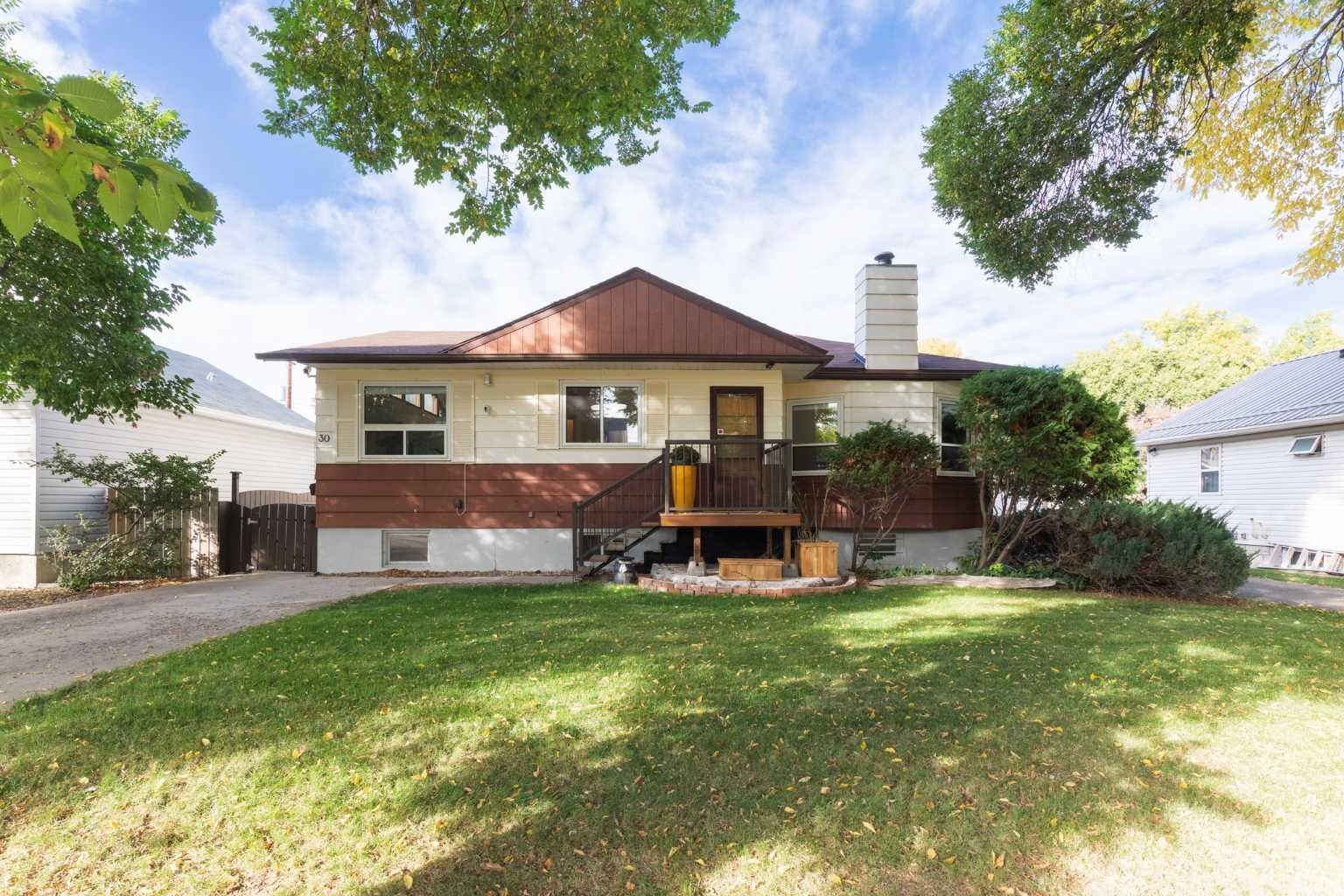 Property Photo:  30 1 Street NW  AB T1A 6H1 