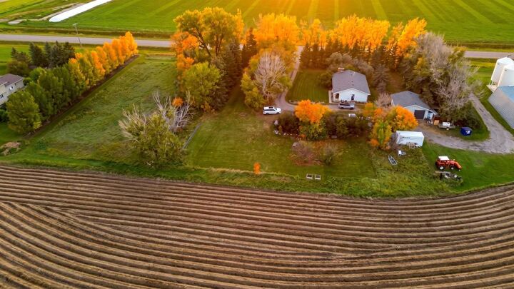 Property Photo:  93009 211 Range Road  AB T1J 5P3 