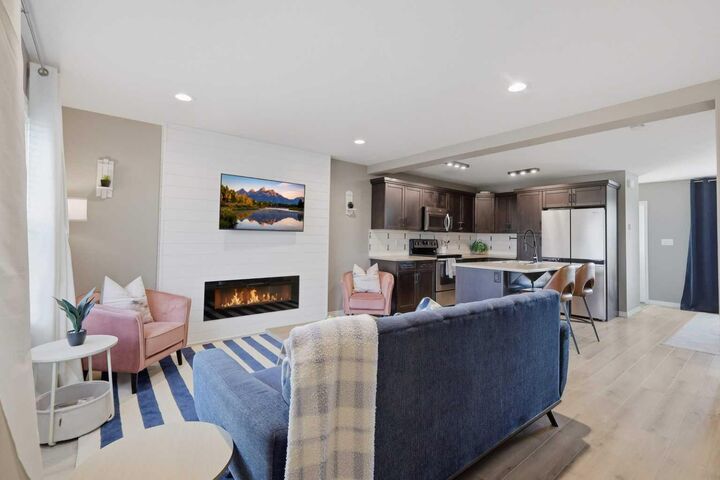 Property Photo:  123 Hinshaw Drive  AB T4S 2P1 