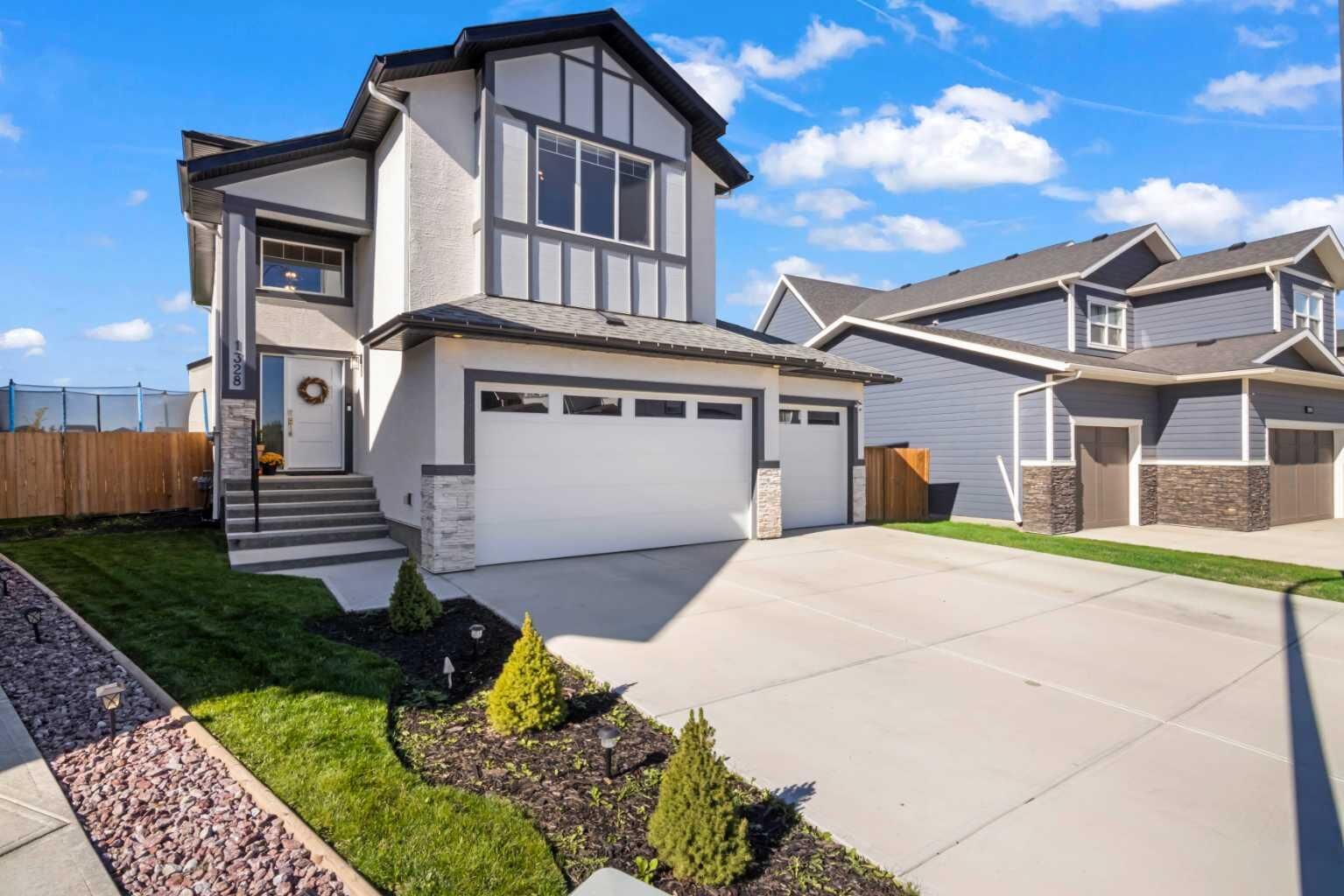 Property Photo:  1328 Lackner Boulevard  AB T0M 0N0 