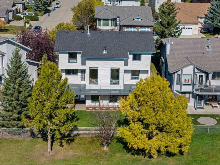 Property Photo:  52 West Mitford Crescent  AB T4C 1L2 