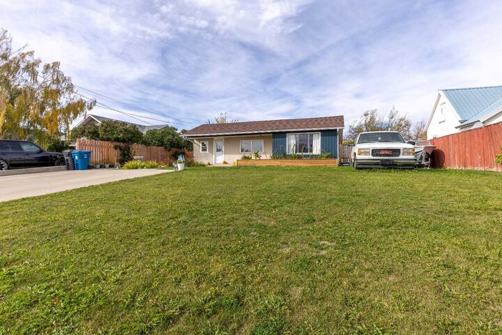 Property Photo:  184W 300N  AB T0K 2S0 