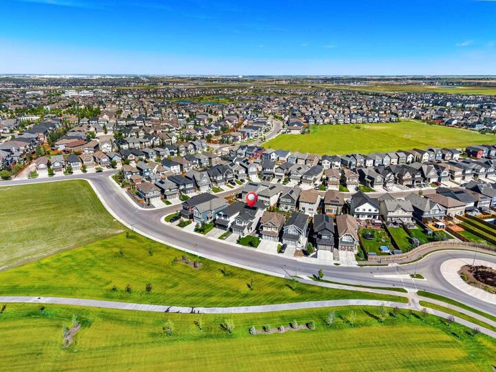 Property Photo:  52 Magnolia Heights SE  AB T3M 2Z7 