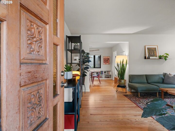 Property Photo: 6330 SE Woodstock Blvd OR 97206