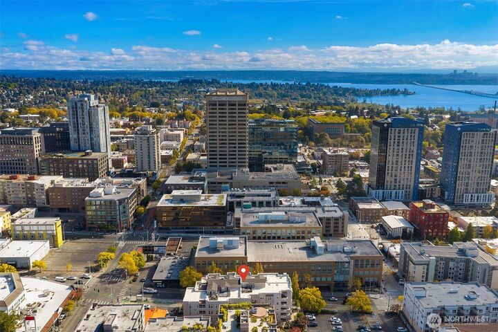 Property Photo:  4343  Roosevelt Way NE 601  WA 98105 