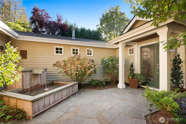 Property Photo: 6720 W Mercer Way WA 98040
