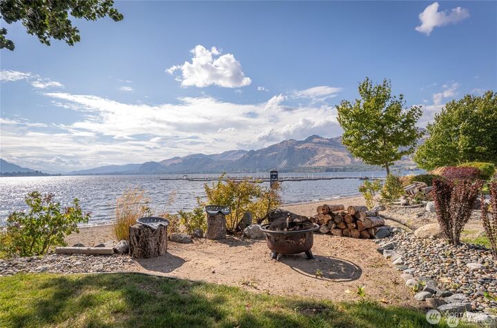 Property Photo: 117 Barefoot Lane WA 98844
