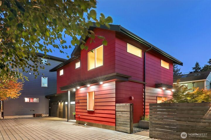 Property Photo: 2639 41st Avenue SW B WA 98116