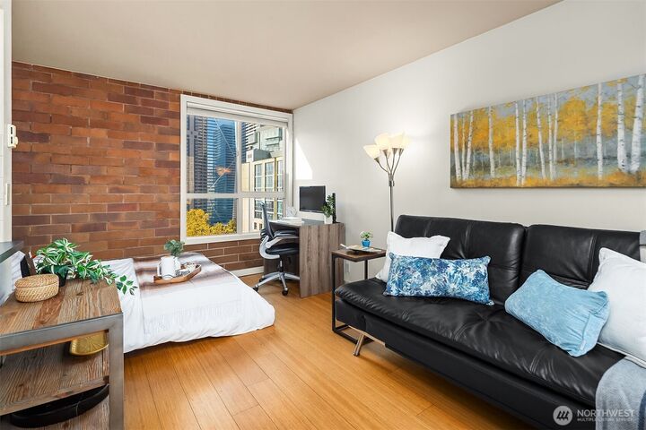Property Photo: 905 Cherry Street 706 WA 98104