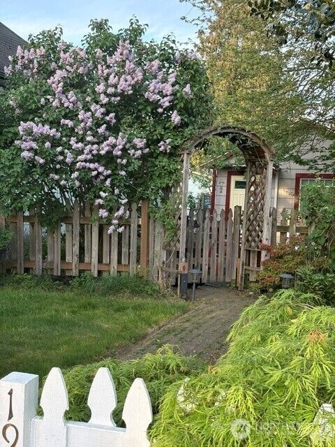 Property Photo: 1927 Wetmore Avenue WA 98201