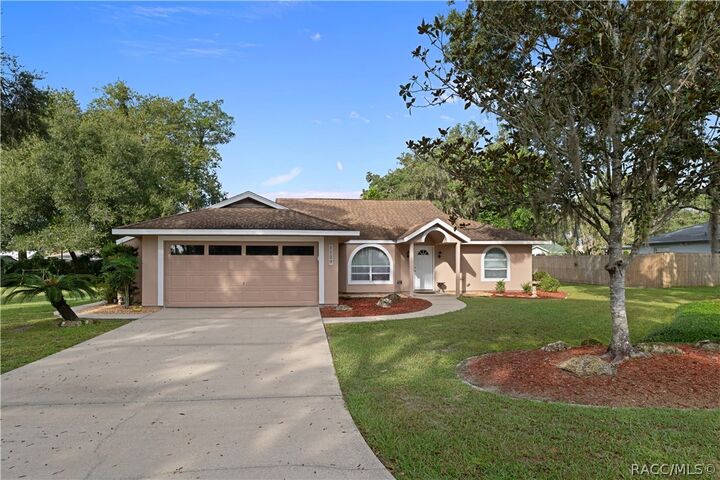 Property Photo:  1129 E Bloomfield Drive  FL 34453 