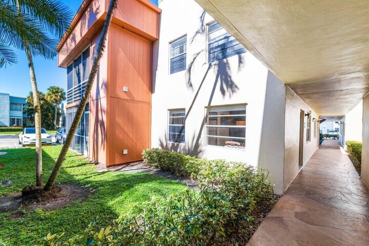 Property Photo: 196 Piedmont E FL 33484
