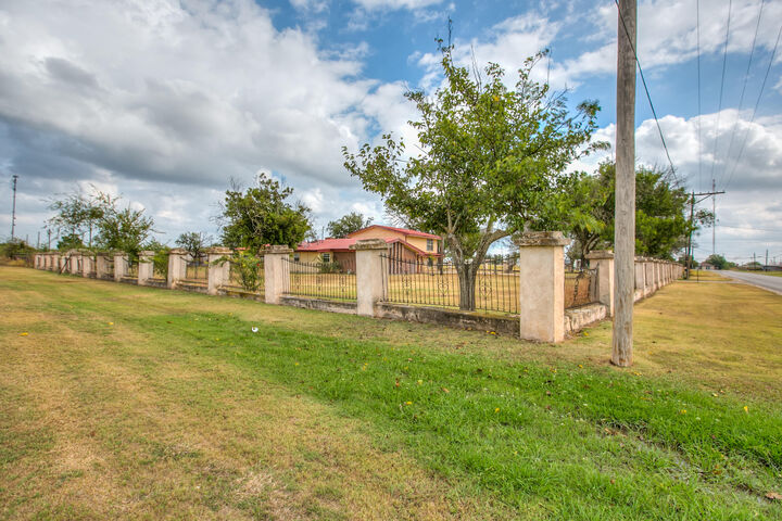 Property Photo: 208 East Street TX 76936