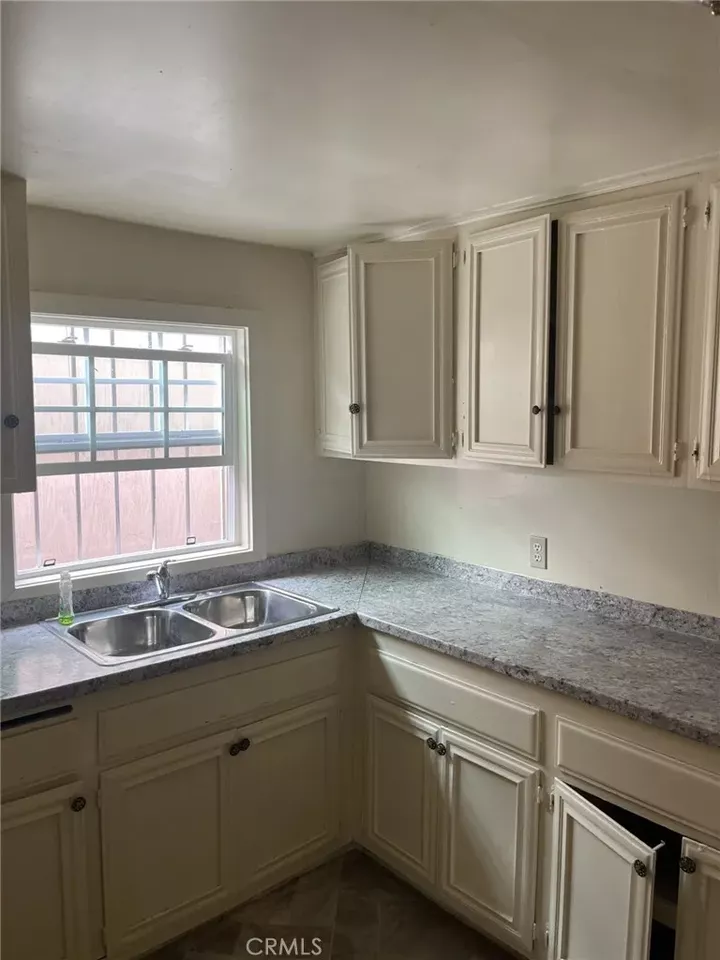 Property Photo:  1814 E 66th  CA 90001 