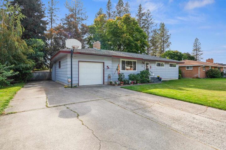 Property Photo: 3105 W Beacon Ave WA 99208