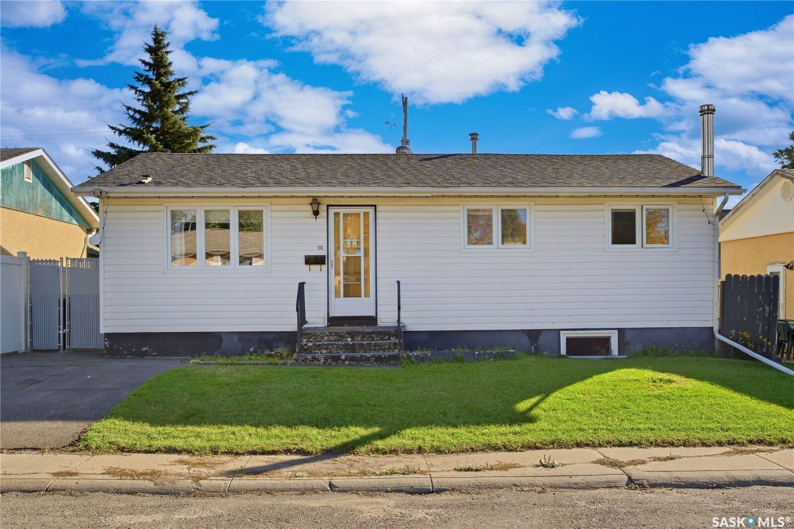 Property Photo:  98 Ramsay Court  SK S7H 4H2 