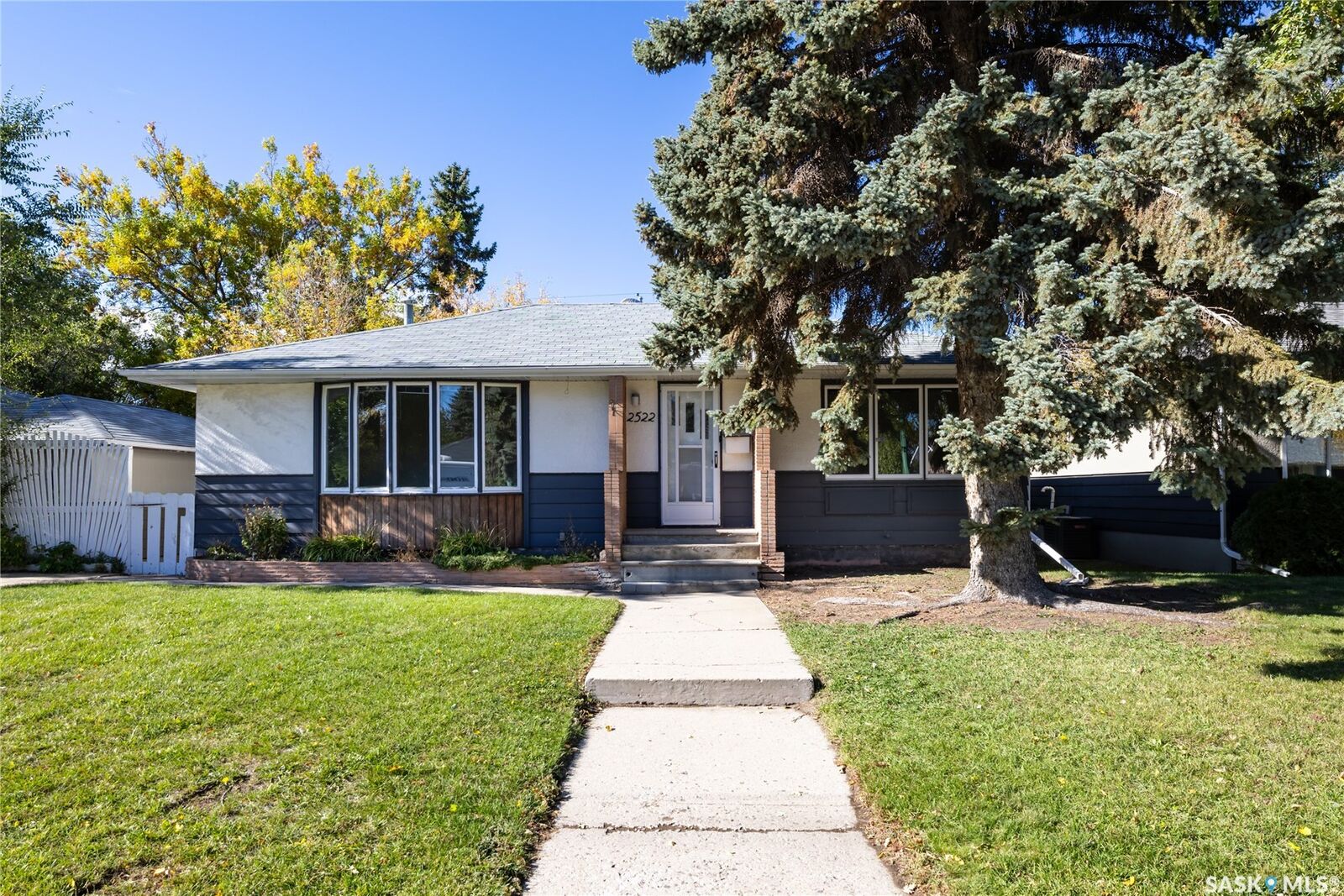 Property Photo:  2522 William Avenue  SK S7J 1B3 