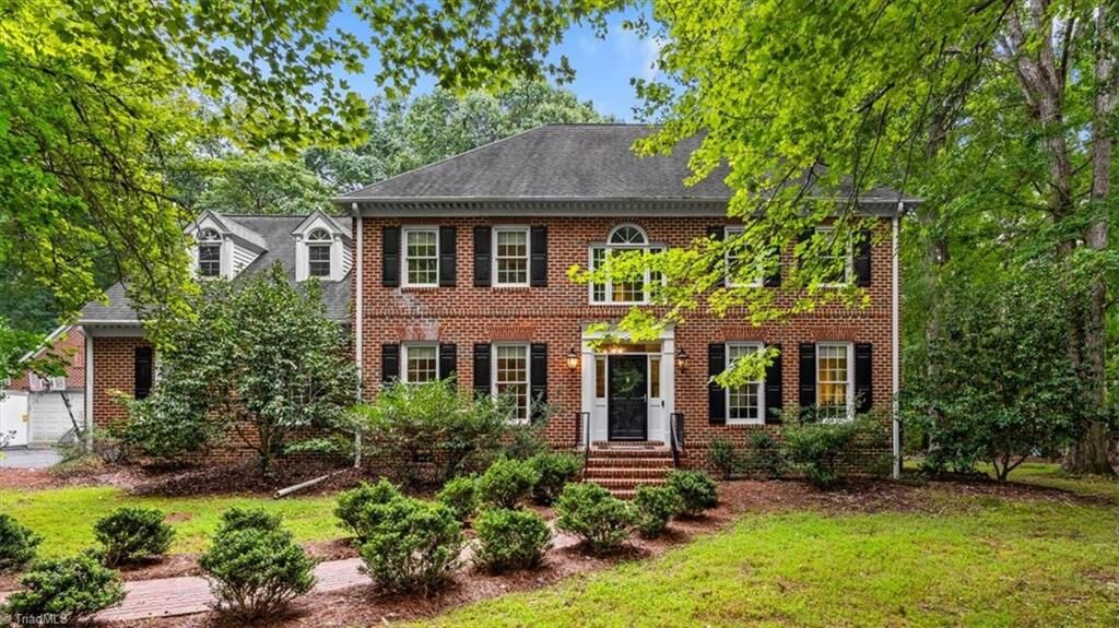 Property Photo: 1035 Viewmont Drive NC 27205