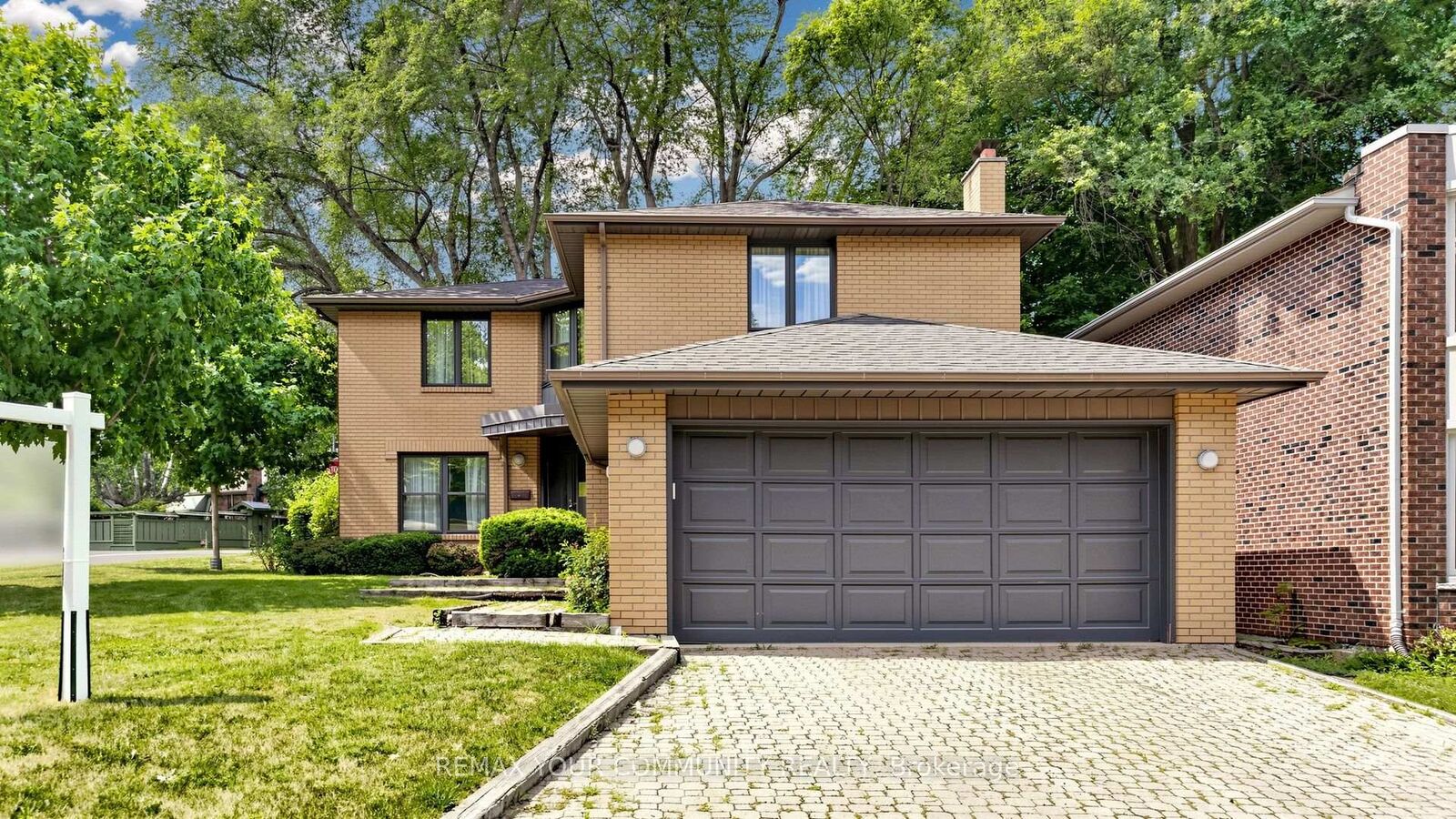 Property Photo:  2 Trimontium Crescent  ON M4C 5N7 