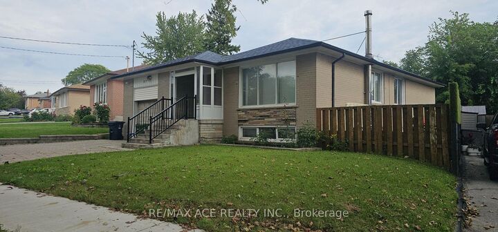 Property Photo: 87 Lynnbrook Drive Main ON M1H 2M9