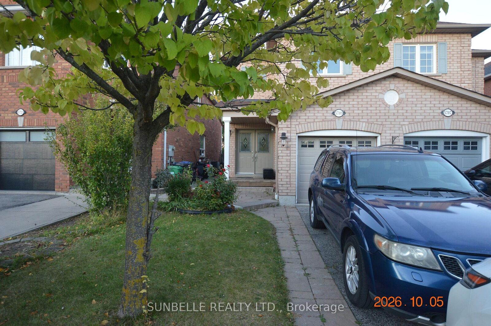 Property Photo:  5709 Volpe Avenue  ON L5V 3A5 
