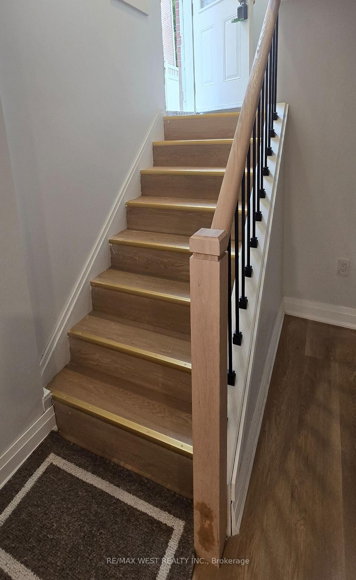 Property Photo:  82 Madawaska Avenue Basement  ON M2M 2R3 