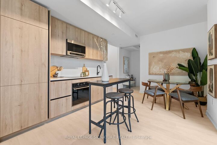 Property Photo:  117 Broadway Avenue 3102  ON M4P 1V3 