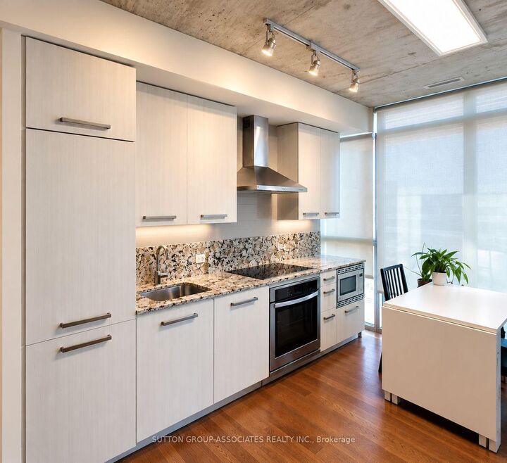Property Photo:  15 Beverley Street 606  ON M5T 1X8 