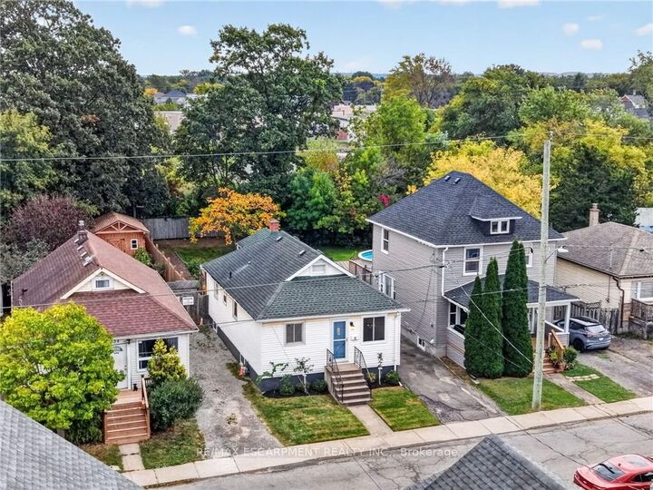 Property Photo:  32 Richmond Avenue  ON L2R 3W7 