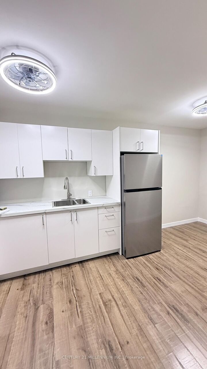 Property Photo:  90 Lawrence Avenue 80  ON L9W 4J3 