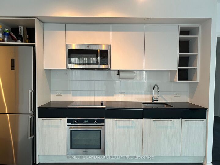 Property Photo:  68 Shuter Street 2210  ON M5B 1B4 