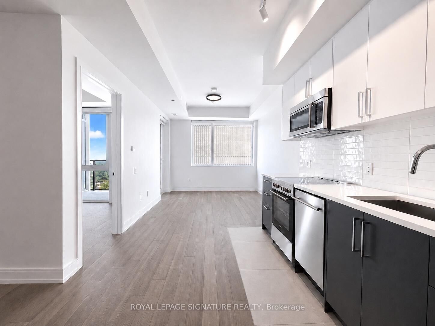 Property Photo:  664 Spadina Avenue 404  ON M5S 2H8 