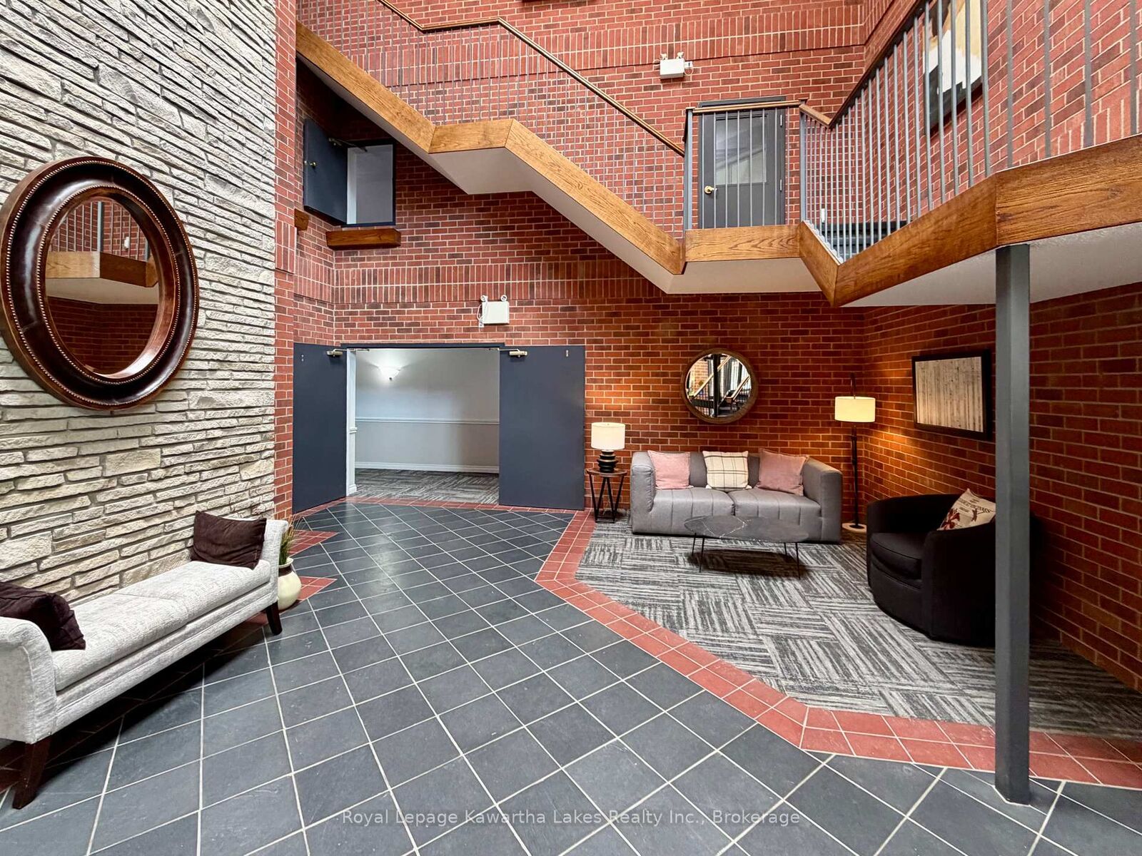 Property Photo:  4 Heritage Way 303  ON K9V 5Z2 