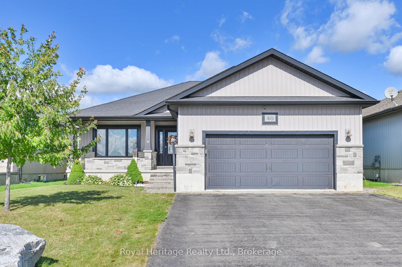 Property Photo:  40 Ambrosia Terrace  ON K8V 0G6 