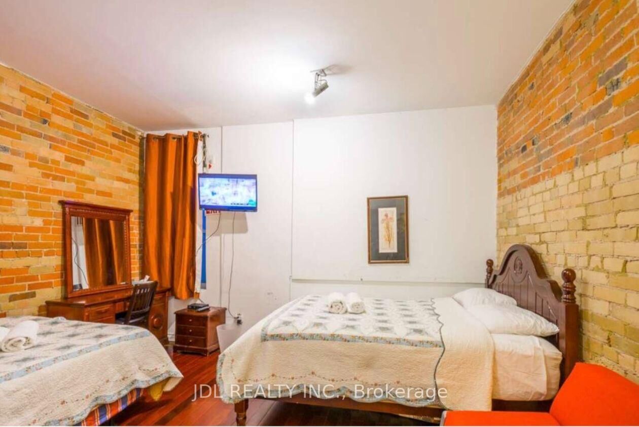 Property Photo:  3 Pembroke St Street Master Bedroom  2nd Floor  ON M5A 2N6 