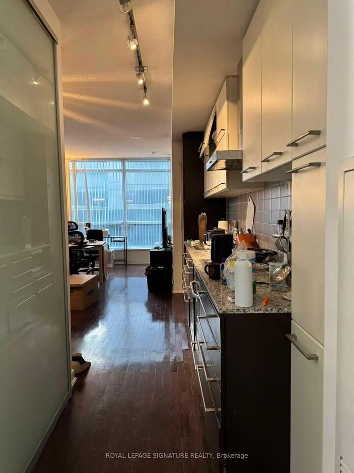 Property Photo:  770 Bay Street 410  ON M5G 1N6 