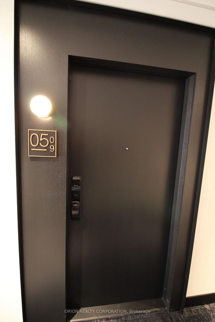Property Photo:  3200 William Coltson Avenue 509  ON L6H 7W6 