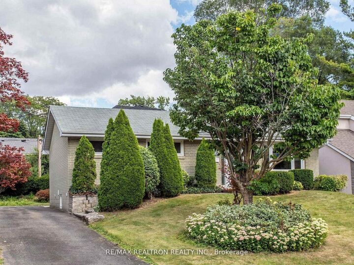 Property Photo: 56 Ternhill Crescent ON M3C 2E5