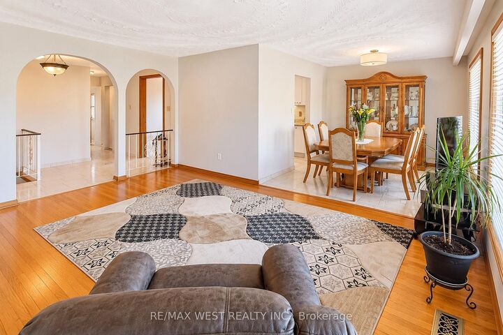 Property Photo:  34 Glen Castle Drive  ON L8G 2Z4 
