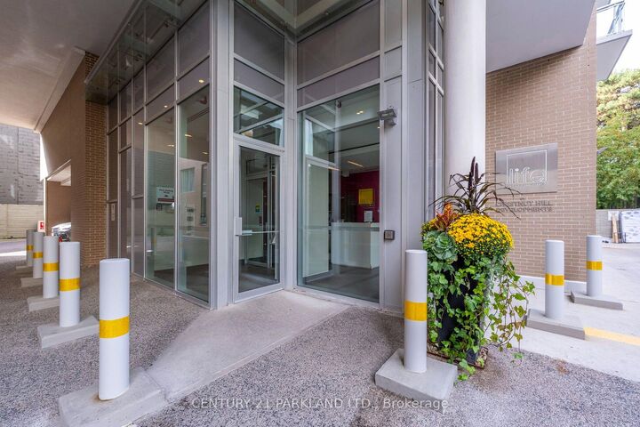 Property Photo: 68 Merton Street 707 ON M4S 0A7
