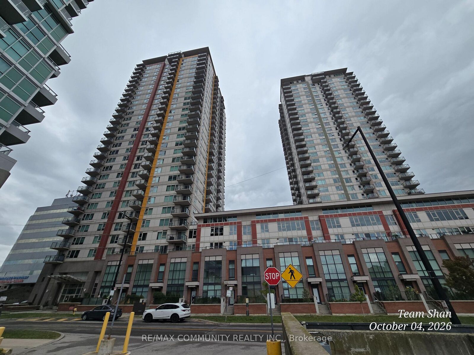 Property Photo:  25 Town Centre Court Lph01  ON M1P 0B4 