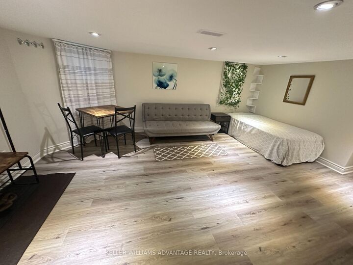 Property Photo:  256 Woodbine Avenue Lower  ON M4L 3P2 