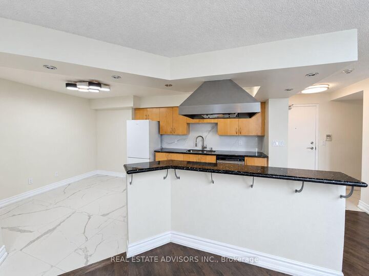 Property Photo:  250 Manitoba Street 838  ON M8Y 4G8 